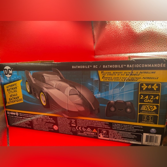 Batman Batmobile 1:20 Scale Remote Control Vehicle - Picture 3 of 5
